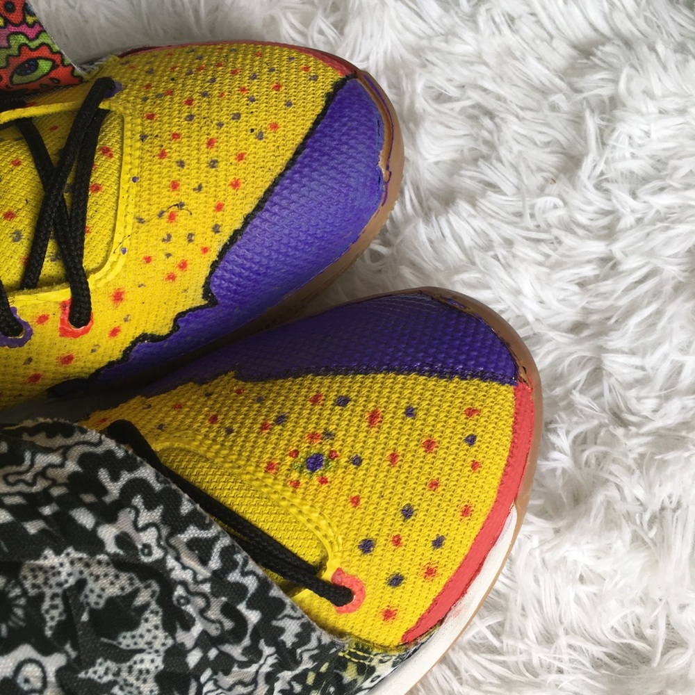 Nike Custom Kyrie Sneakers - Picture 9 of 9